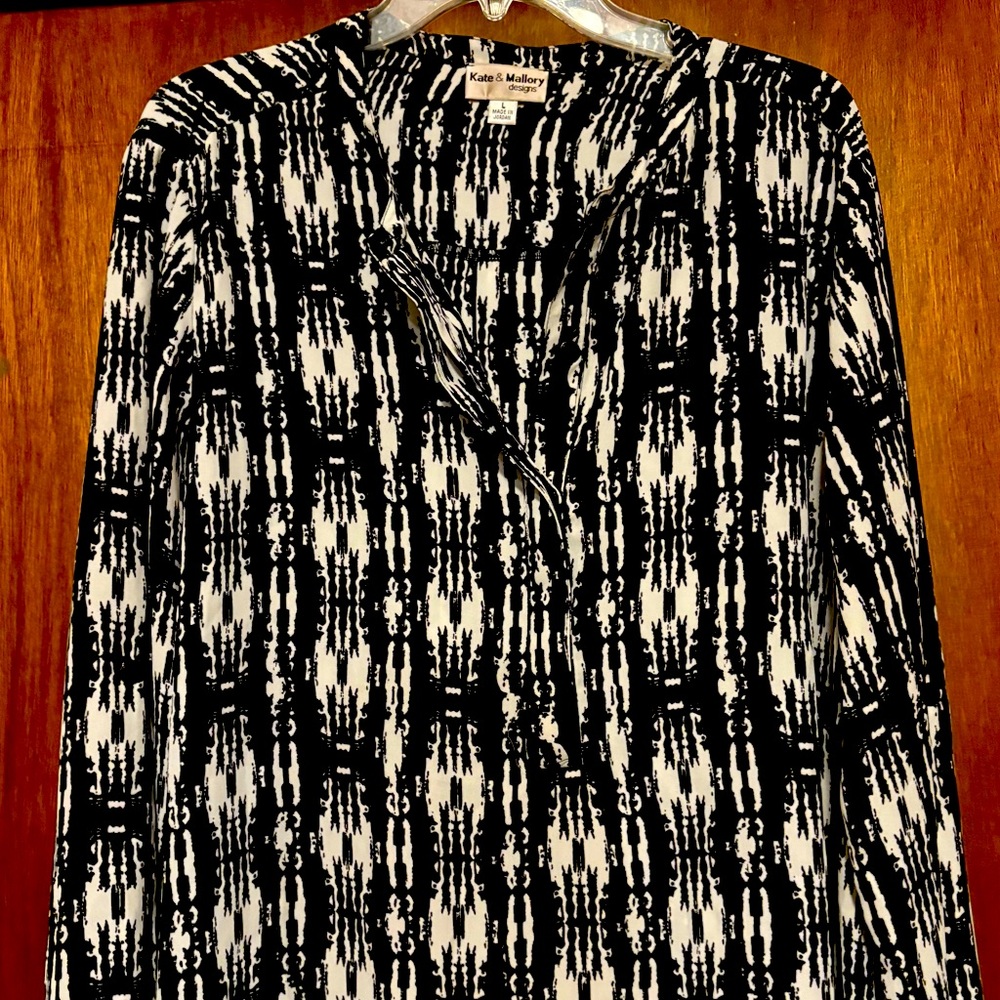 NWOT Kate & Mallory Blouse L